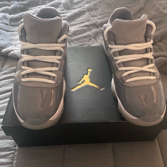 AIR JORDAN 11 RETRO LOW (Cool Grey)